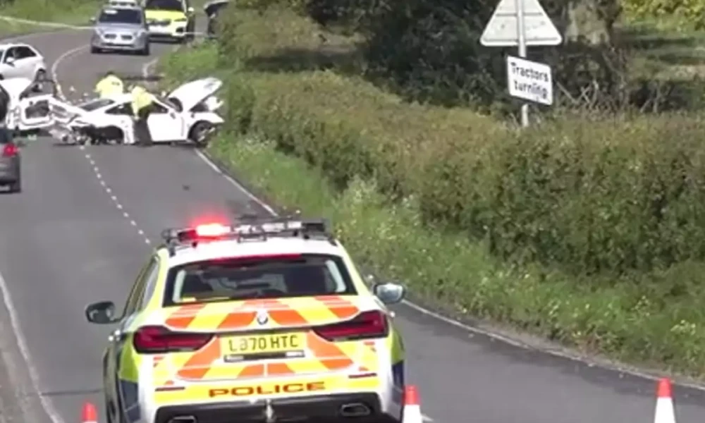 Τραγωδία στη Βρετανία: 74χρονος οδηγός Porsche έχασε τη ζωή του ενώ προσπαθούσε να αποφύγει λακκούβα (Βίντεο)